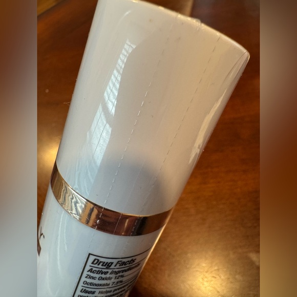 DRMTLGY Universal Tinted Moiturizer NEW - Picture 5 of 8